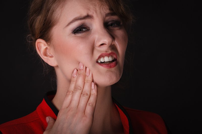 woman with painful wisdom teeth